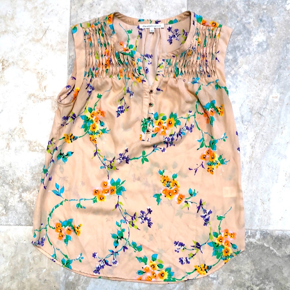 Daniel Rainn Cute Floral Sleeveless Blouse 👚